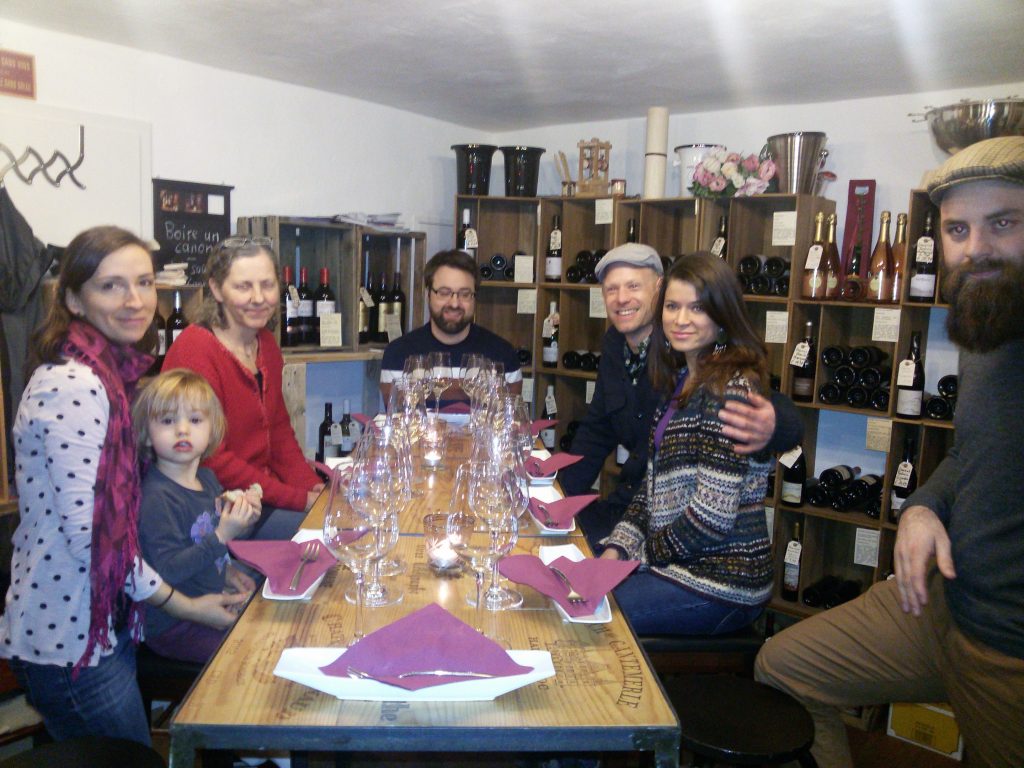 Gäste in der Weinflaschnerei